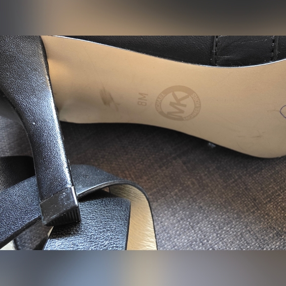 Michael Kors Black Pointed Heals. Size 8 - Picture 9 of 12